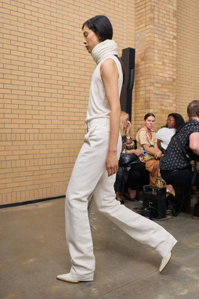 Look 54